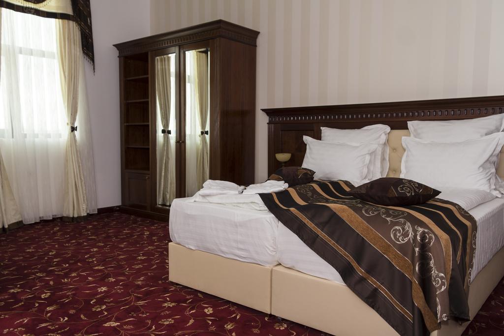 Pik Elegance Hotel Ploieşti Værelse billede