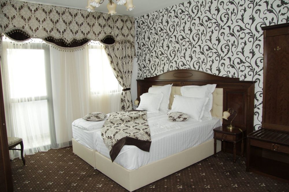 Pik Elegance Hotel Ploieşti Eksteriør billede