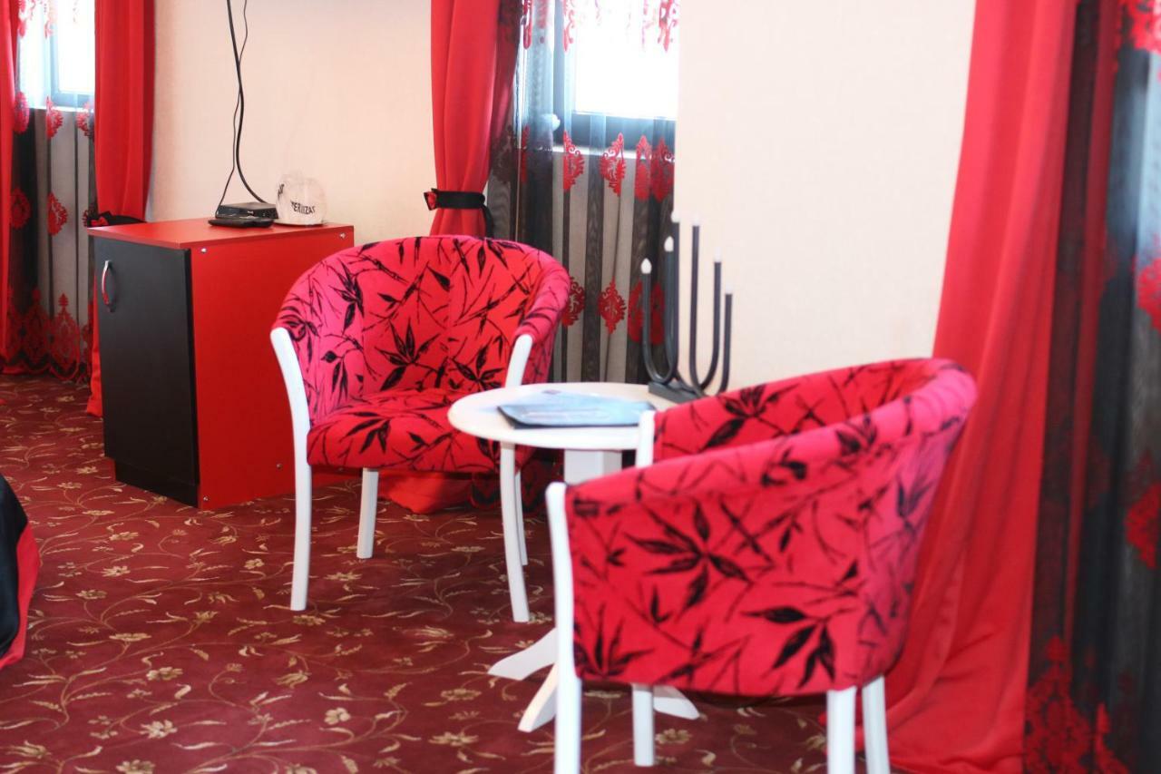 Pik Elegance Hotel Ploieşti Eksteriør billede