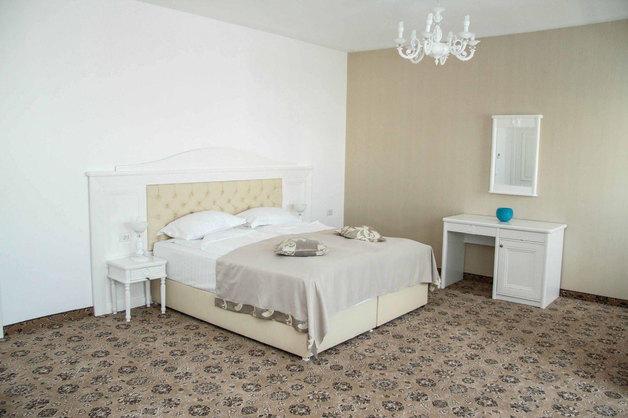 Pik Elegance Hotel Ploieşti Eksteriør billede