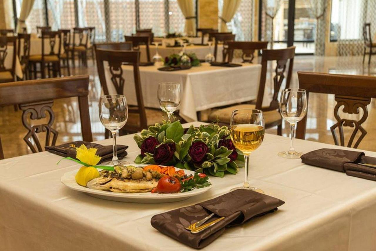 Pik Elegance Hotel Ploieşti Eksteriør billede