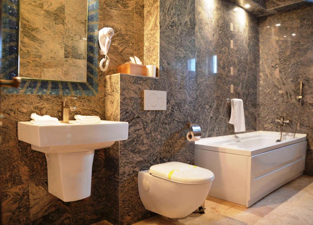 Pik Elegance Hotel Ploieşti Eksteriør billede